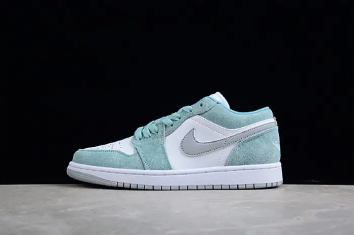 Air Jordan 1 Low "New Emerald" 