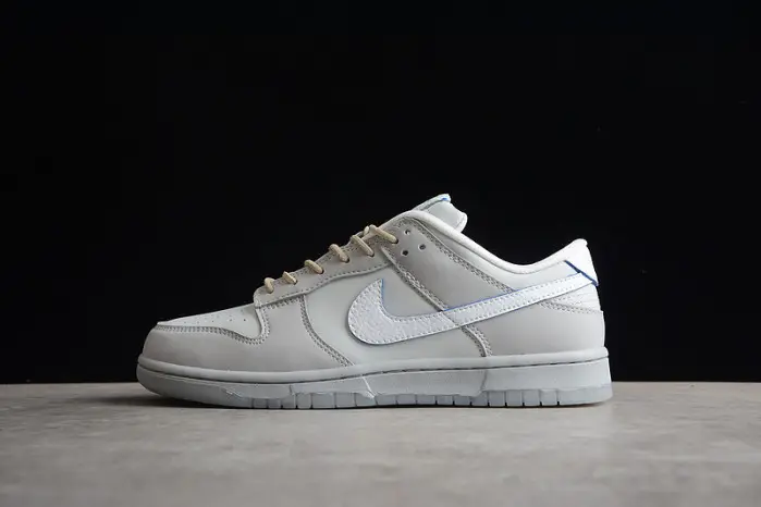 NIKE  SB Dunk Low 