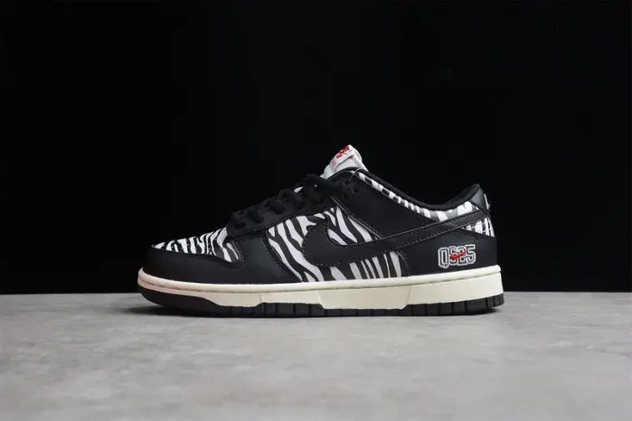 Nike SB Dunk Low OG QS Quartersnacks Zebra 