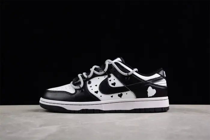 NIKE SB DUNK LOW 