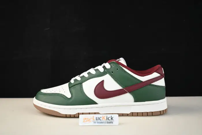 Nike SB Dunk Low 