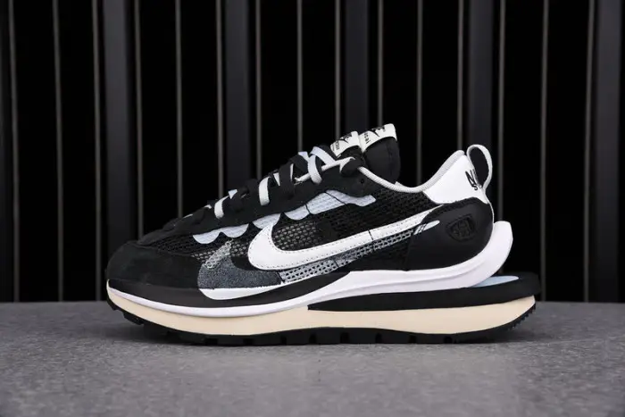 NIKE VAPORWAFFLE SACAI BLACK WHITE 
