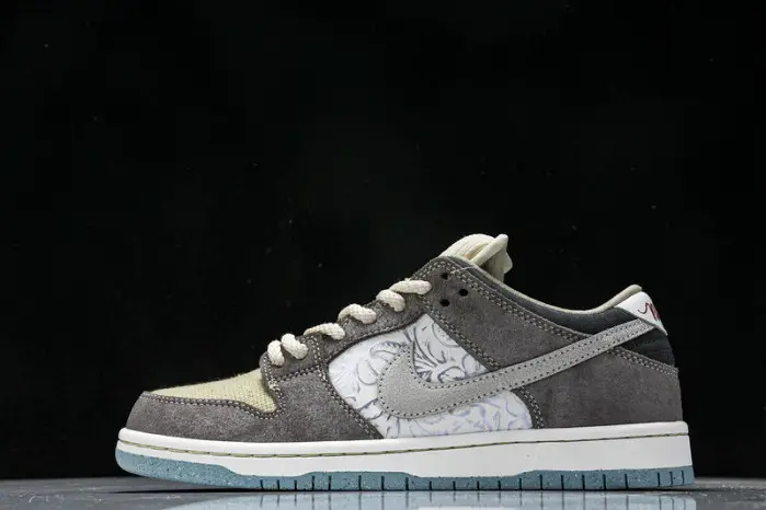 Nike SB Dunk Low “Big Money Savings” 