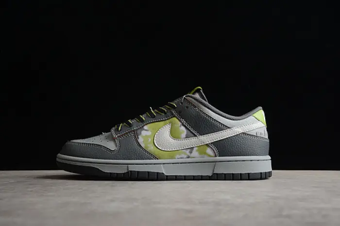 Nike SB Dunk Low 