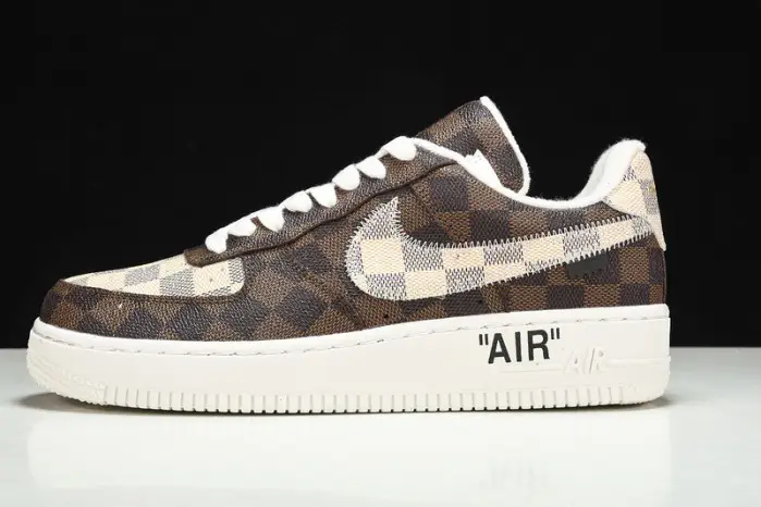 NIKE AIR FORCE 1 