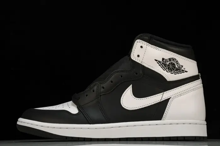Air Jordan 1 High OG “Reverse Panda” 