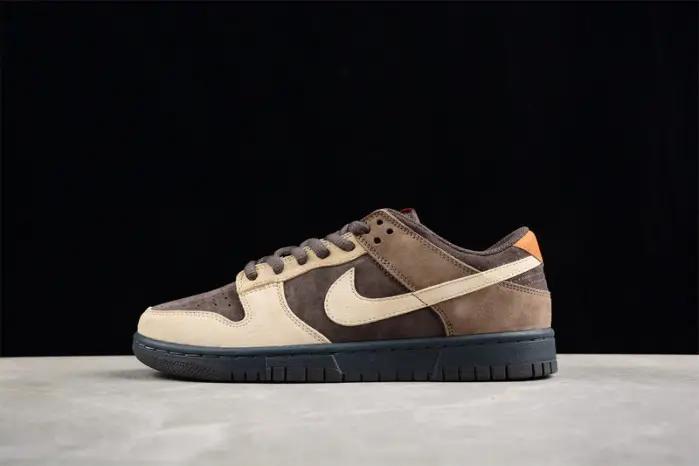 Nike SB Dunk Low 