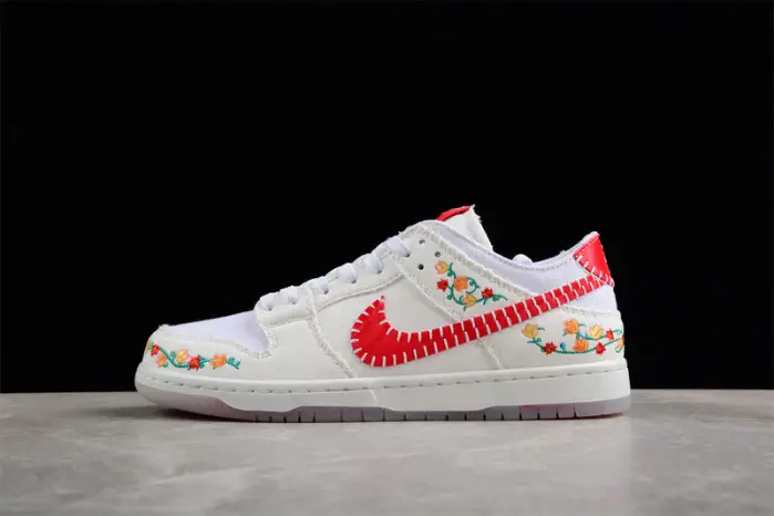 Nike SB Dunk Low 