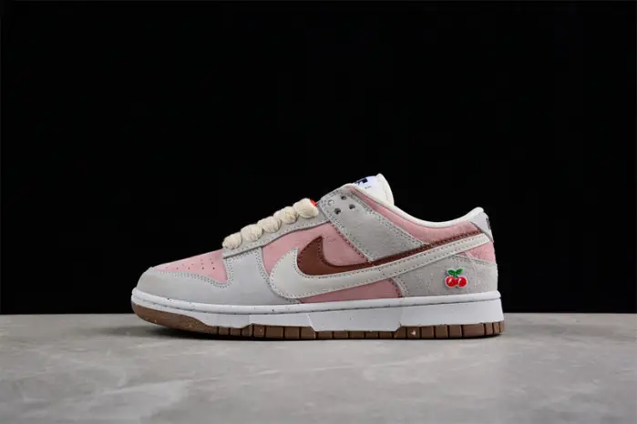 Nike SB Dunk Low 