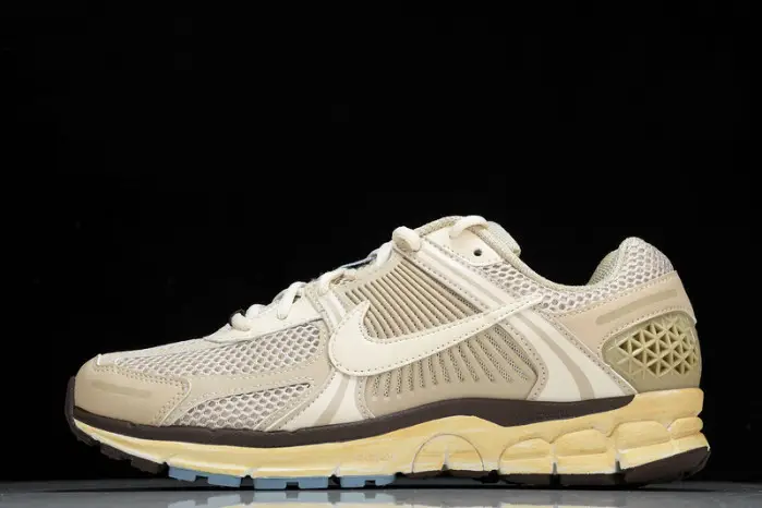 Nike Air Zoom Vomero 5 