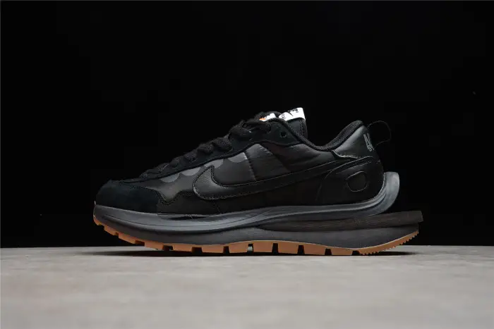NIKE VAPORWAFFLE SACAI BLACK GUM 