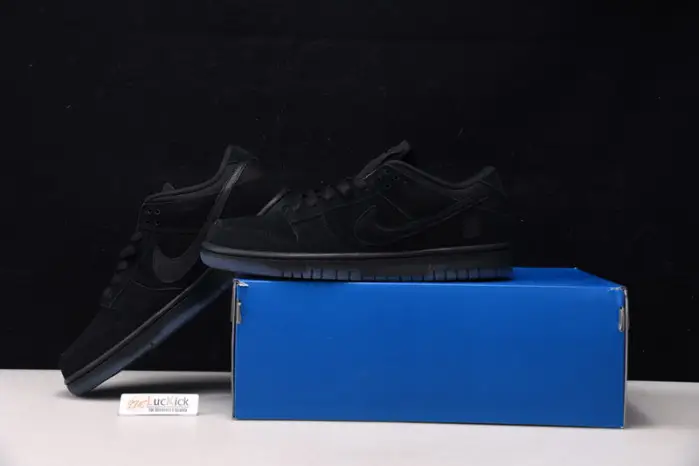 Nike SB Dunk Low SP Undefeated 5 On It Black 