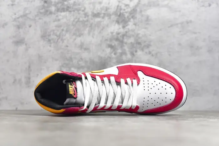 Jordan 1 Retro High OG Light Fusion Red 