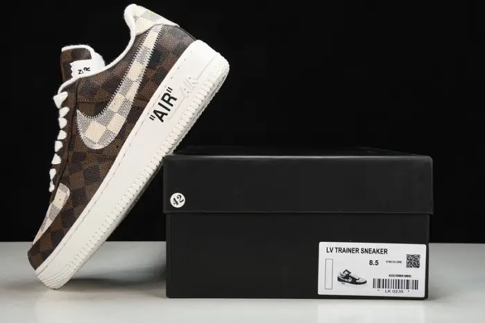 NIKE AIR FORCE 1 
