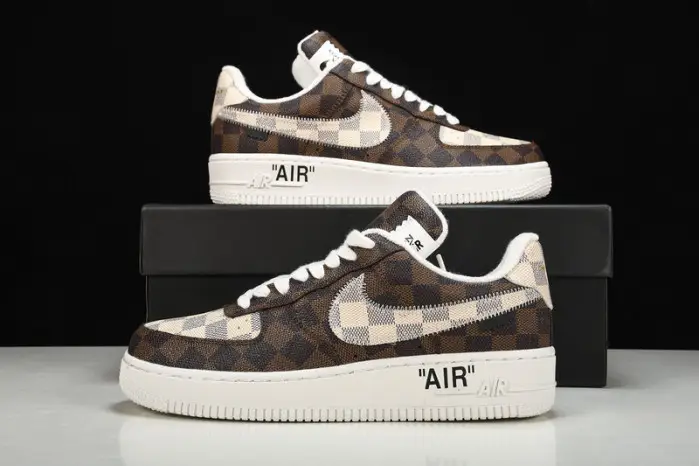 NIKE AIR FORCE 1 