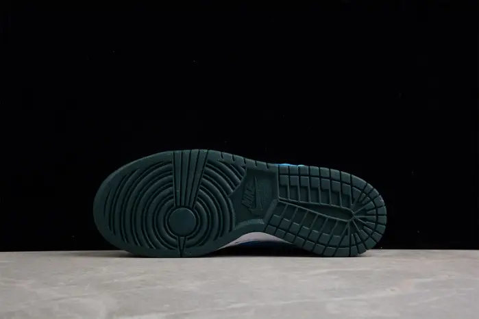 Nk Dunk Low "Sail Multi-Camo" Vibe 