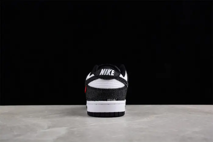 Nike SB Dunk Low 