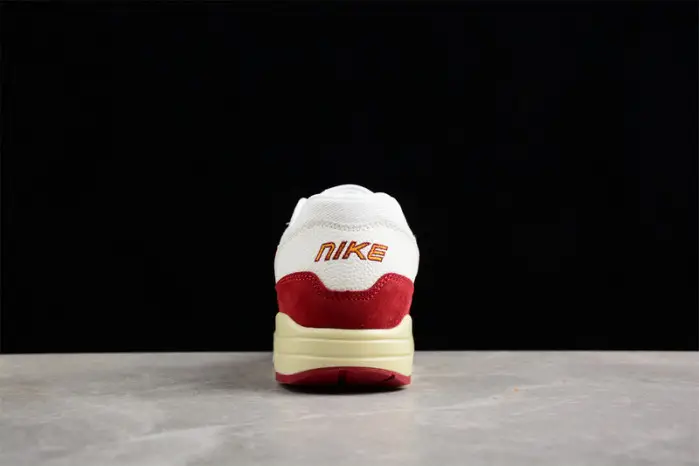 NIKE AIR MAX 1 