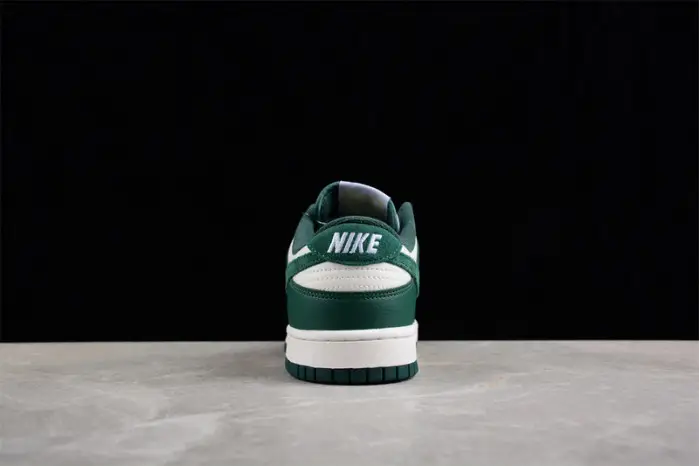 Dunk Low “Noble Green” 