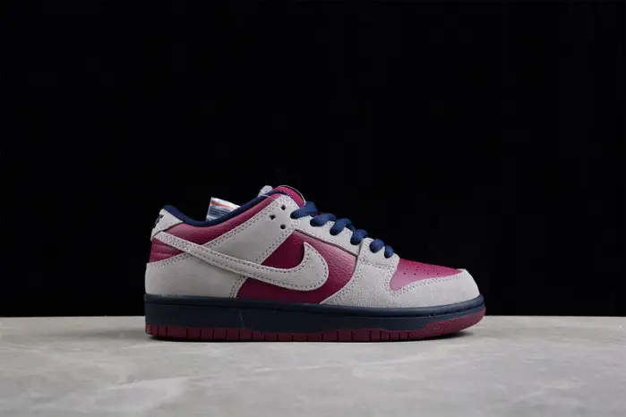 Nike SB Dunk Low 