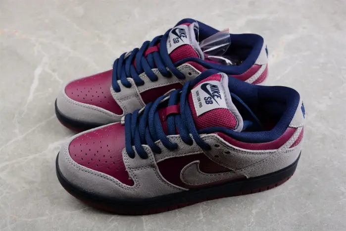 Nike SB Dunk Low 