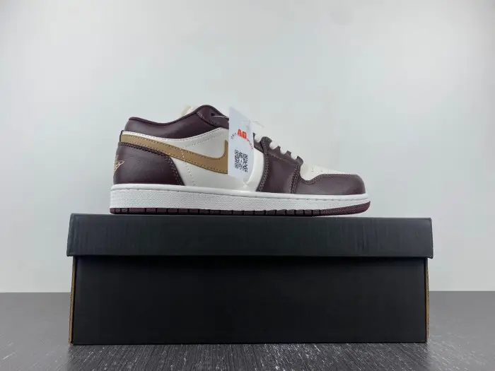 Air Jordan 1 Low 