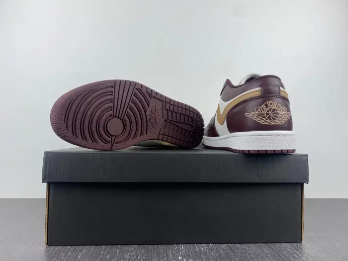 Air Jordan 1 Low 