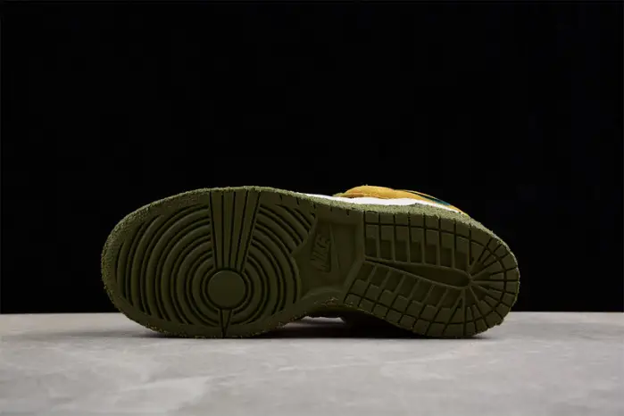 NIKE SB DUNK LOW 
