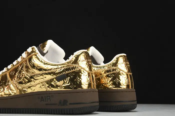 NIKE AIR FORCE 1 