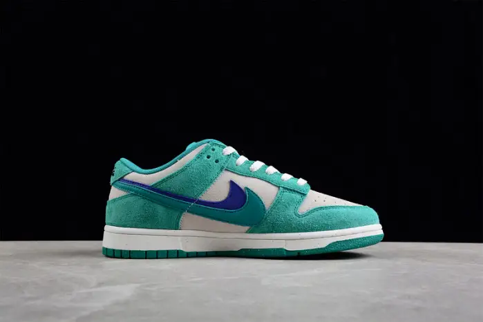 Nike SB Dunk Low 