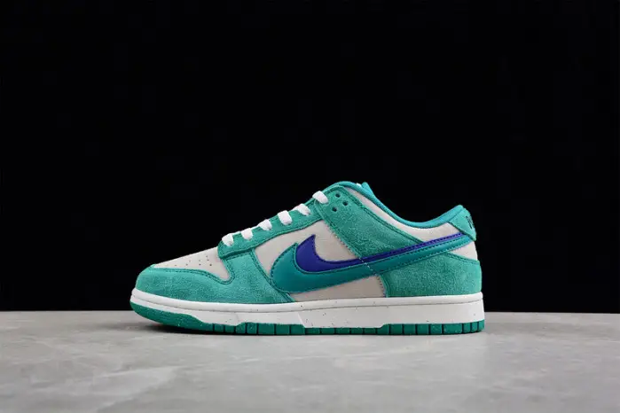 Nike SB Dunk Low 