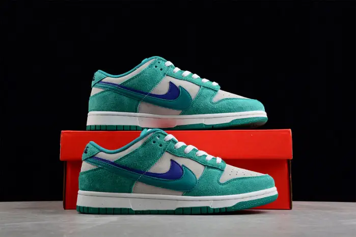 Nike SB Dunk Low 