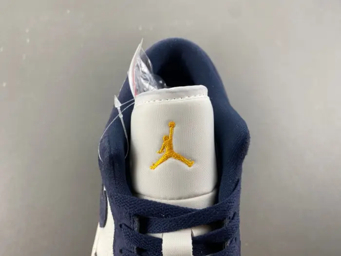 Air Jordan 1 Low 