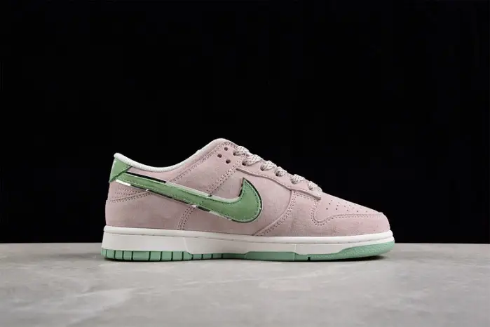 Nike SB Dunk Low 