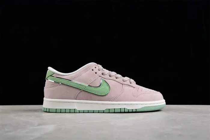 Nike SB Dunk Low 