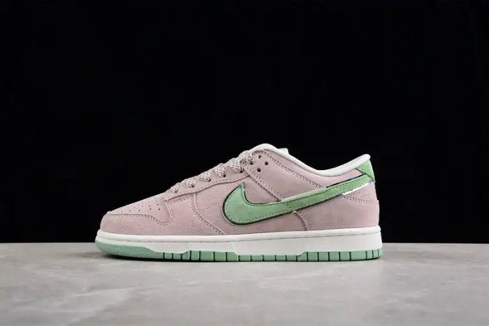 Nike SB Dunk Low 