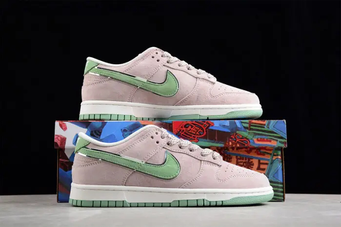 Nike SB Dunk Low 