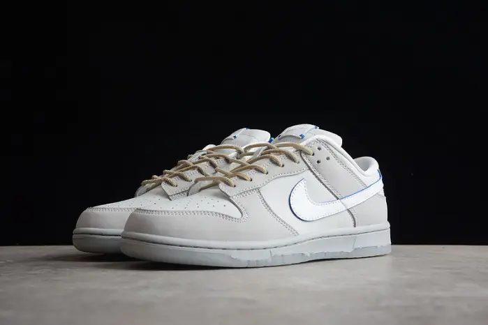 NIKE  SB Dunk Low 