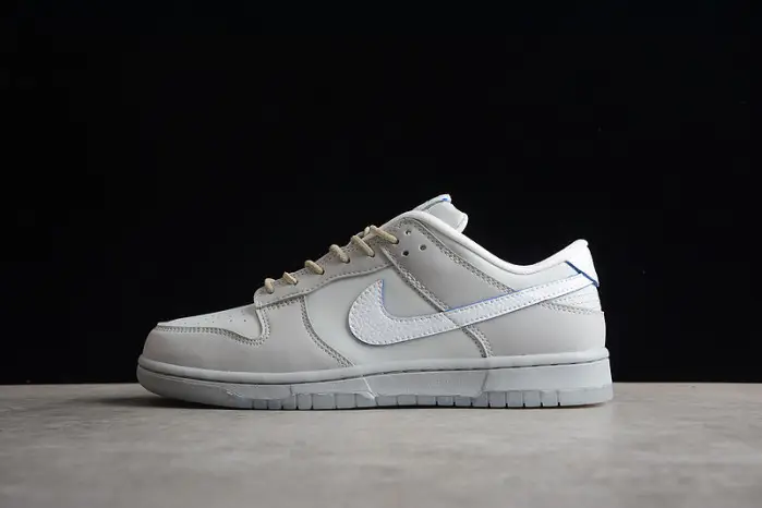 NIKE  SB Dunk Low 