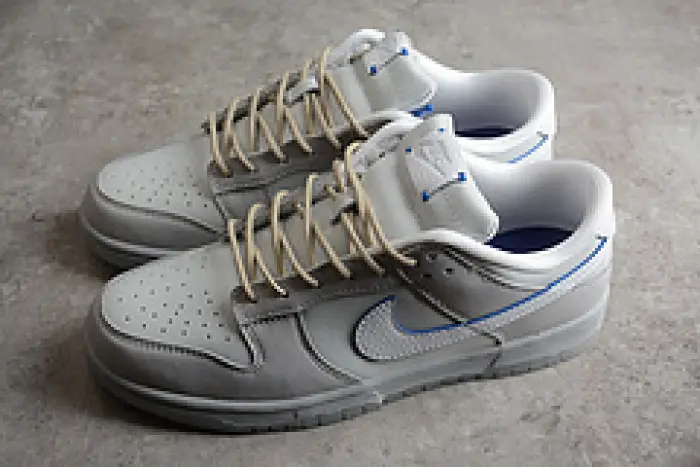 NIKE  SB Dunk Low 