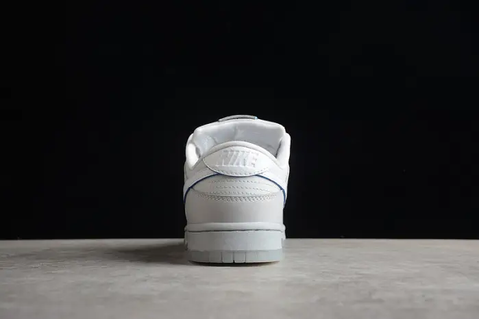 NIKE  SB Dunk Low 