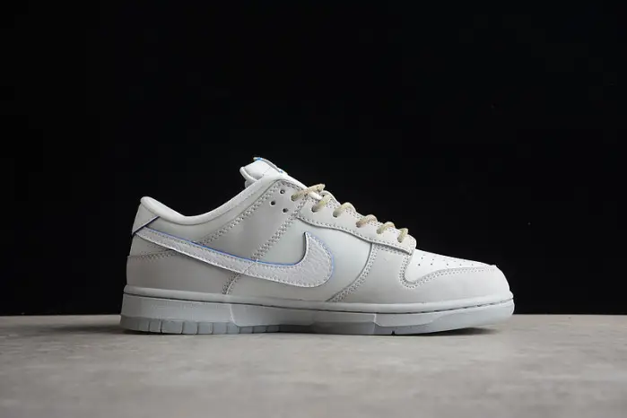 NIKE  SB Dunk Low 