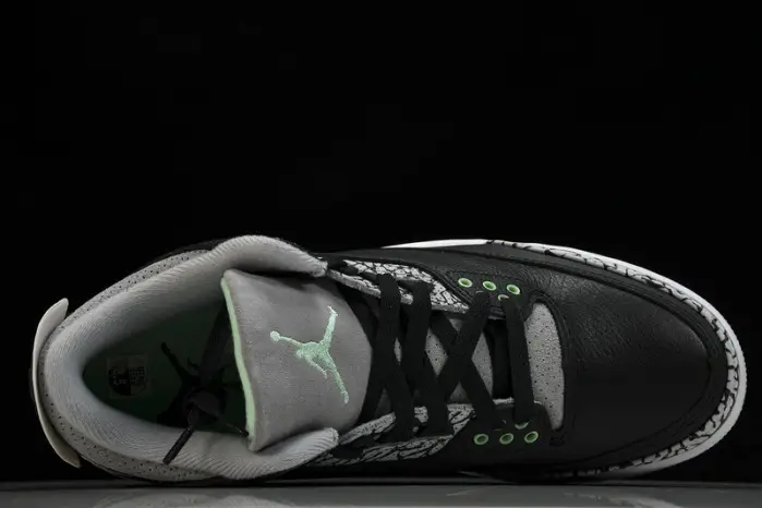 Air Jordan 3 Retro  "Green Glow" 