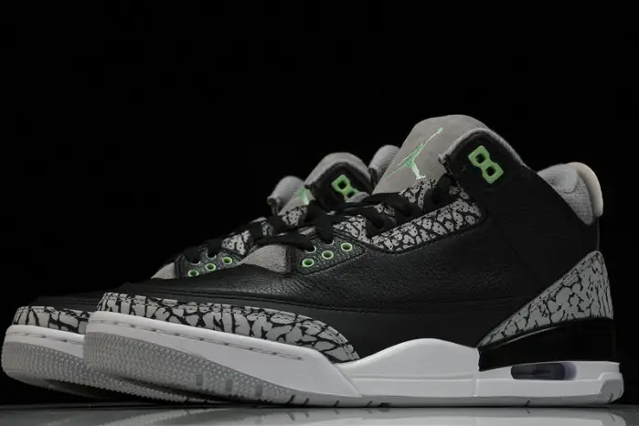 Air Jordan 3 Retro  "Green Glow" 