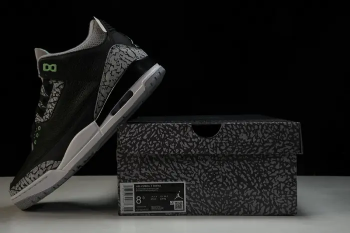 Air Jordan 3 Retro  "Green Glow" 