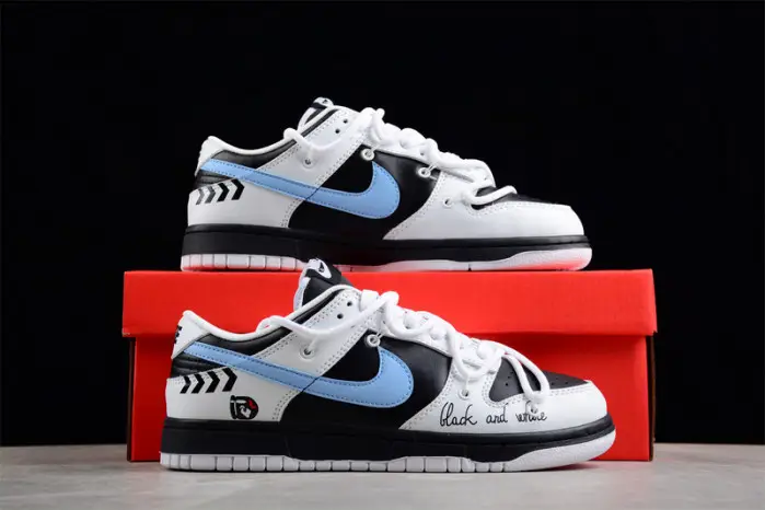 NIKE SB DUNK LOW 