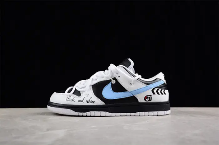 NIKE SB DUNK LOW 