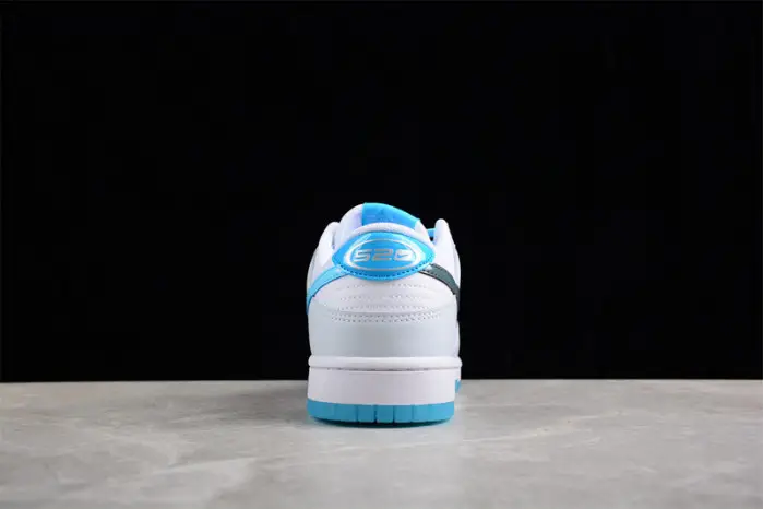 Nike SB Dunk Low 