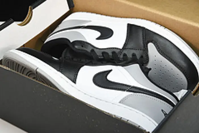 Air Jordan Low "Shadow Toe" 