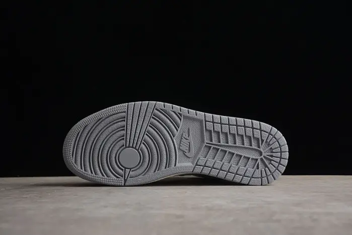 Air Jordan 1 Mid 